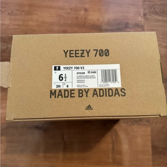 Minimally worn Yeezy 700 clay brown size men's